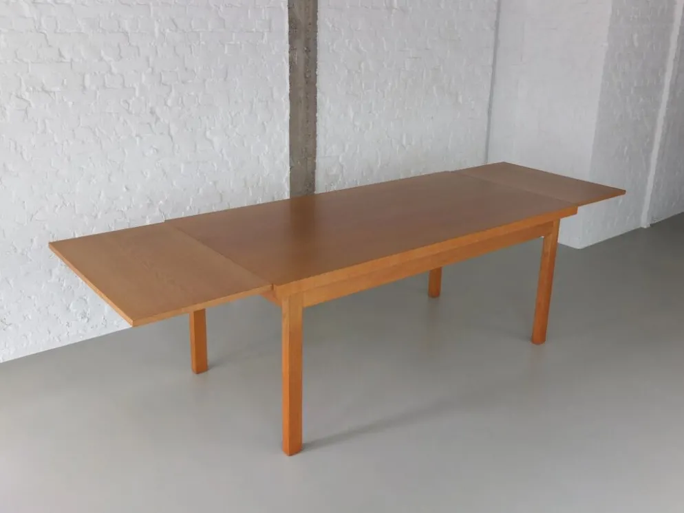 Ensemble de salle à manger en chêne naturel par Meubelatelier Vanda, années 1970.