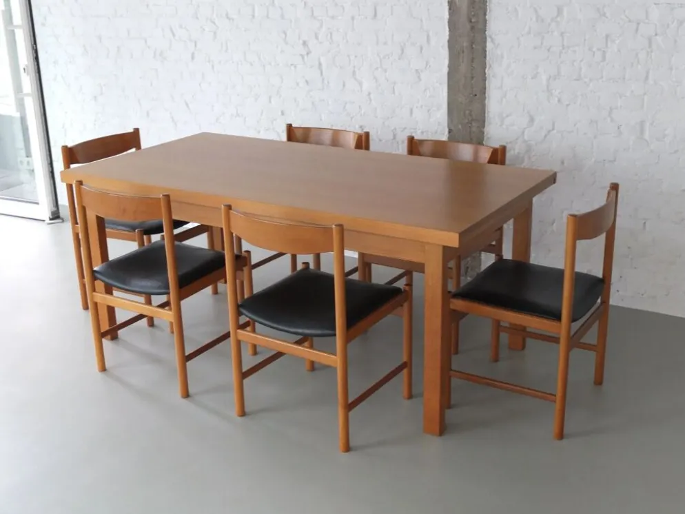 Ensemble de salle à manger en chêne naturel par Meubelatelier Vanda, années 1970.