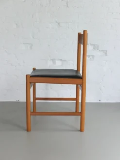 Ensemble de salle à manger en chêne naturel par Meubelatelier Vanda, années 1970.