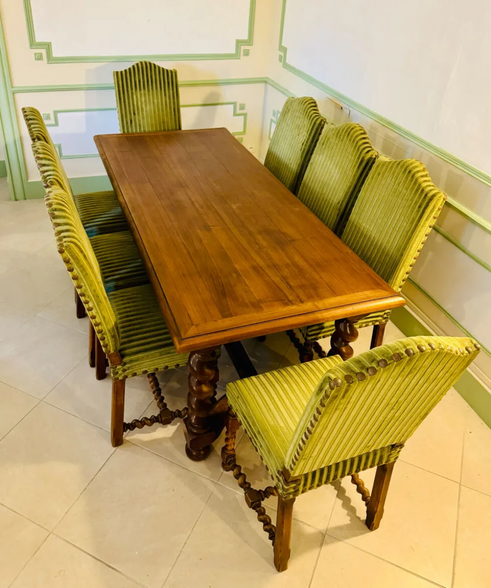 Ensemble de salle à manger en noyer massif – style Louis XIII