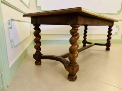 Ensemble de salle à manger en noyer massif – style Louis XIII
