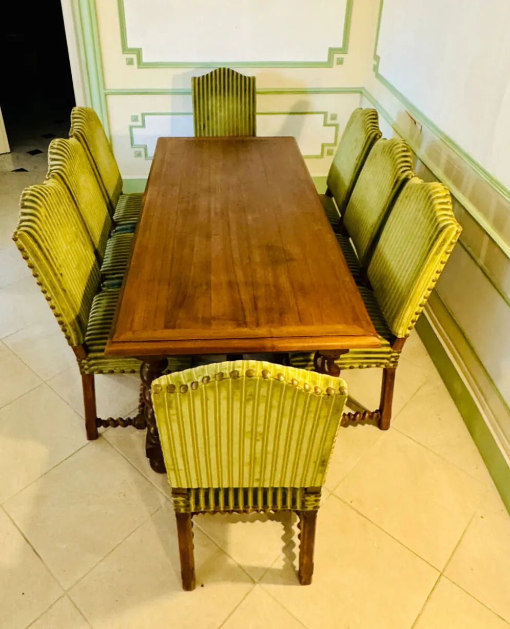 Ensemble de salle à manger en noyer massif – style Louis XIII