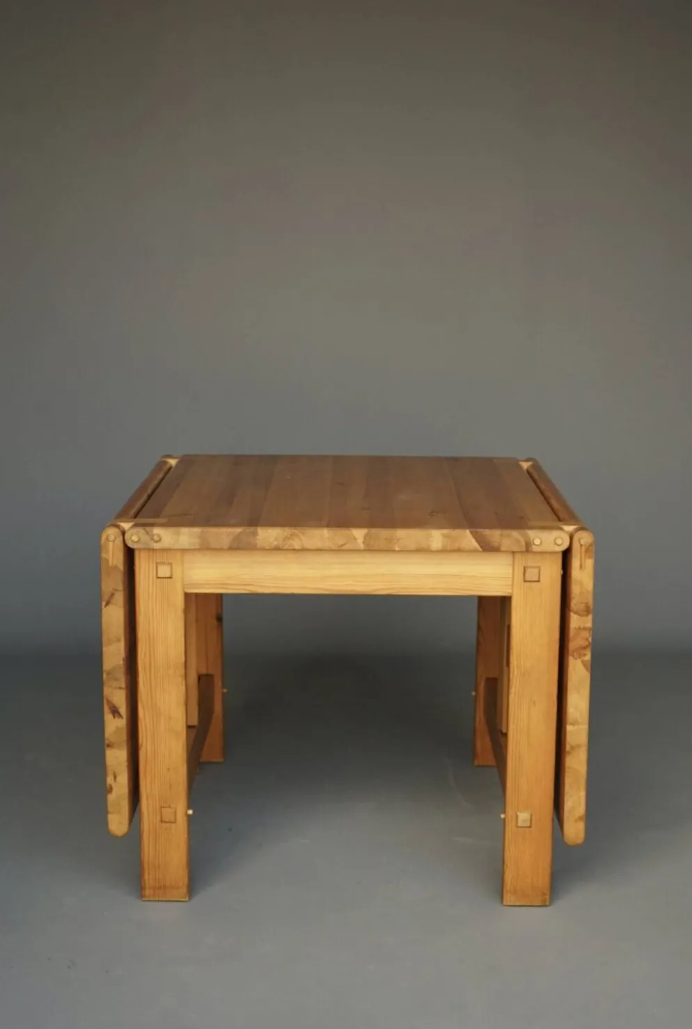 Ensemble de salle à manger en pin par Edwin Helseth pour Strange Bruk, années 1960.