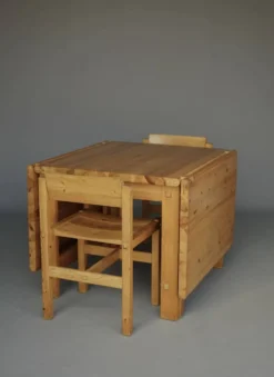 Ensemble de salle à manger en pin par Edwin Helseth pour Strange Bruk, années 1960.