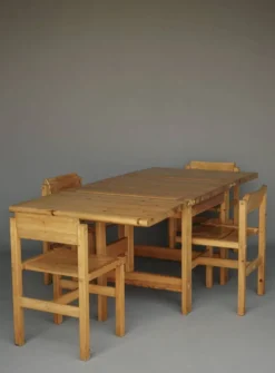 Ensemble de salle à manger en pin par Edwin Helseth pour Strange Bruk, années 1960.