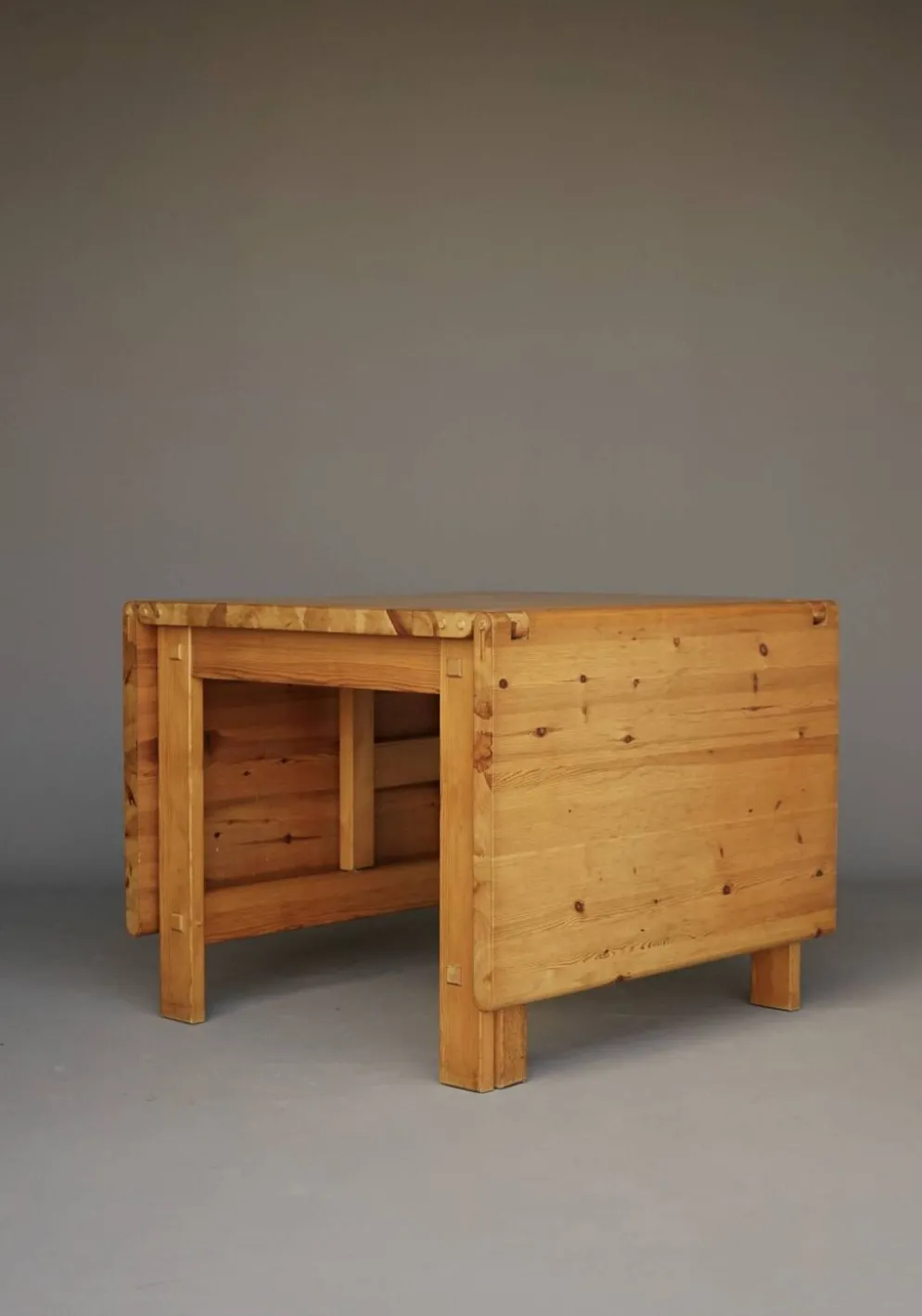 Ensemble de salle à manger en pin par Edwin Helseth pour Strange Bruk, années 1960.