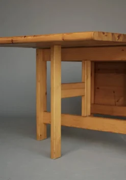 Ensemble de salle à manger en pin par Edwin Helseth pour Strange Bruk, années 1960.