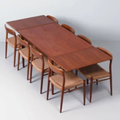 Ensemble de salle à manger extensible en teck danois avec 8 chaises Møller Modèle 75, années 1960.