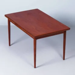Ensemble de salle à manger extensible en teck danois avec 8 chaises Møller Modèle 75, années 1960.