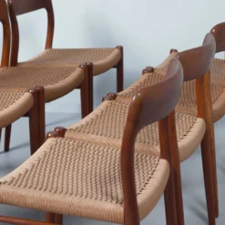 Ensemble de salle à manger extensible en teck danois avec 8 chaises Møller Modèle 75, années 1960.