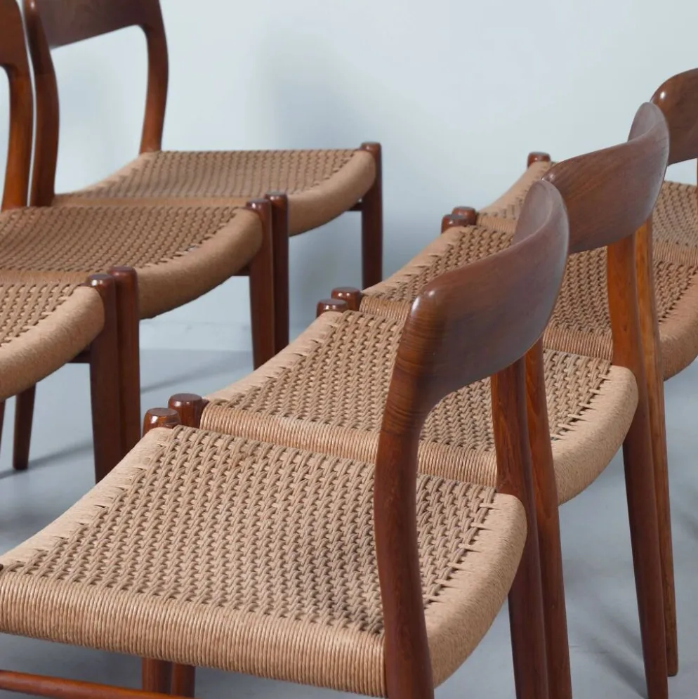 Ensemble de salle à manger extensible en teck danois avec 8 chaises Møller Modèle 75, années 1960.
