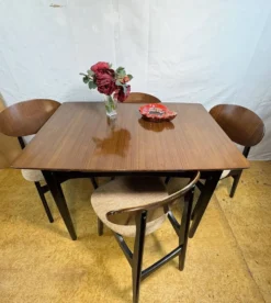 Ensemble de salle à manger vintage en teck des années 60 | Table extensible et 4 chaises | 1960s A