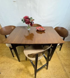 Ensemble de salle à manger vintage en teck des années 60 | Table extensible et 4 chaises | 1960s A