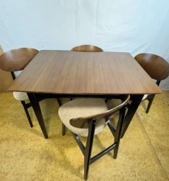 Ensemble de salle à manger vintage en teck des années 60 | Table extensible et 4 chaises | 1960s A
