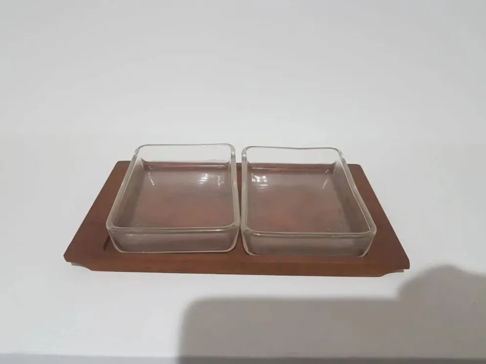 Ensemble de service, bois de teck brun, verre transparent, Danemark, années 70.