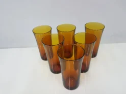 Ensemble de six gobelets en verre ambre, Duralex, France, années 1980.