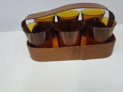 Ensemble de six verres ambre, en verre, Duralex, France, années 1980.