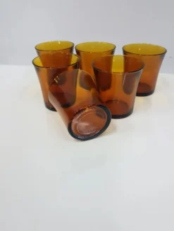 Ensemble de six verres ambre, en verre, Duralex, France, années 1980.