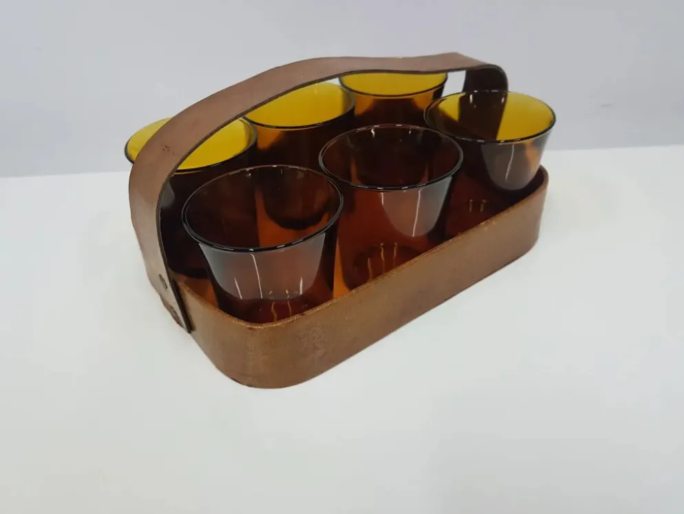 Ensemble de six verres ambre, en verre, Duralex, France, années 1980.
