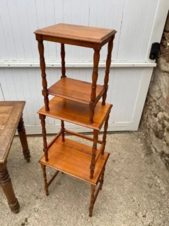 Ensemble de 3 tables basses gigognes rustiques merisier 1950