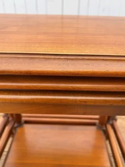 Ensemble de 3 tables basses gigognes rustiques merisier 1950