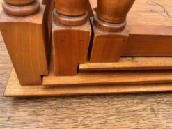 Ensemble de 3 tables basses gigognes rustiques merisier 1950