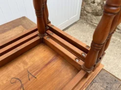 Ensemble de 3 tables basses gigognes rustiques merisier 1950
