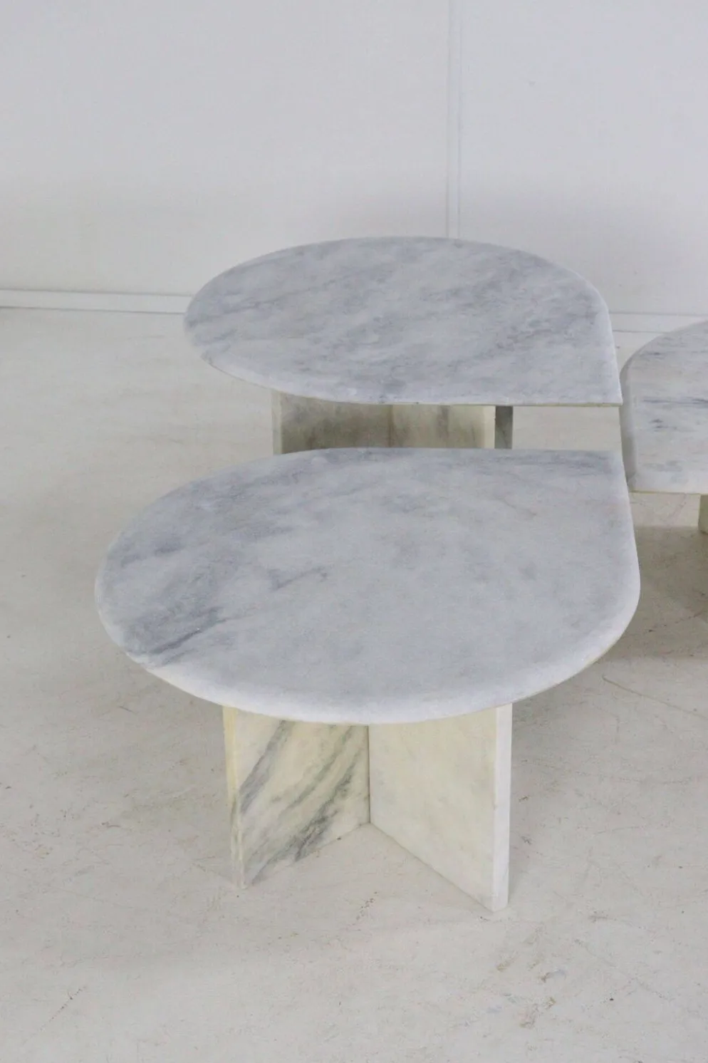 Ensemble de 3 tables d'appoint en marbre en forme de goutte d'eau, table basse vintage.