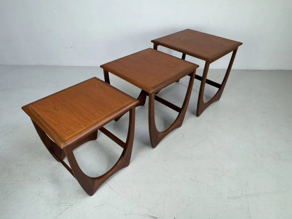 Ensemble de tables d'appoint G-Plan vintage.