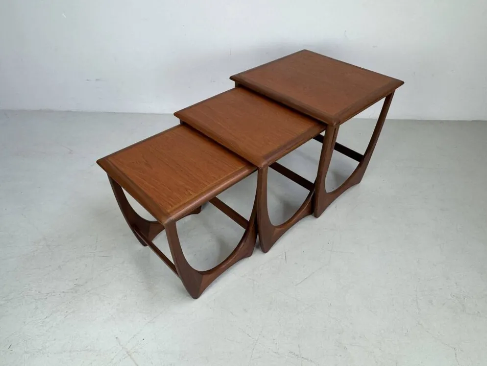 Ensemble de tables d'appoint G-Plan vintage.