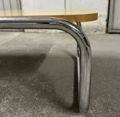 Ensemble de 4 tables de salon gigognes 70s métal et chêne massif