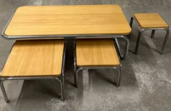 Ensemble de 4 tables de salon gigognes 70s métal et chêne massif