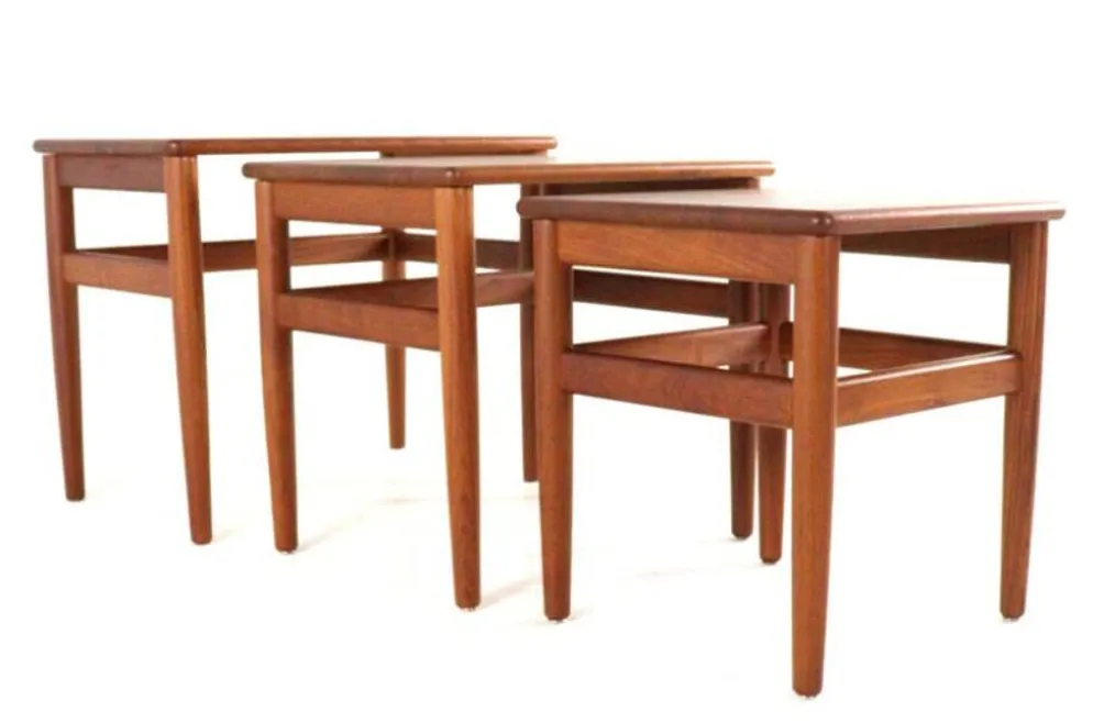 Ensemble de 3 tables gigognes danoises en teck - design moderne du milieu du siècle