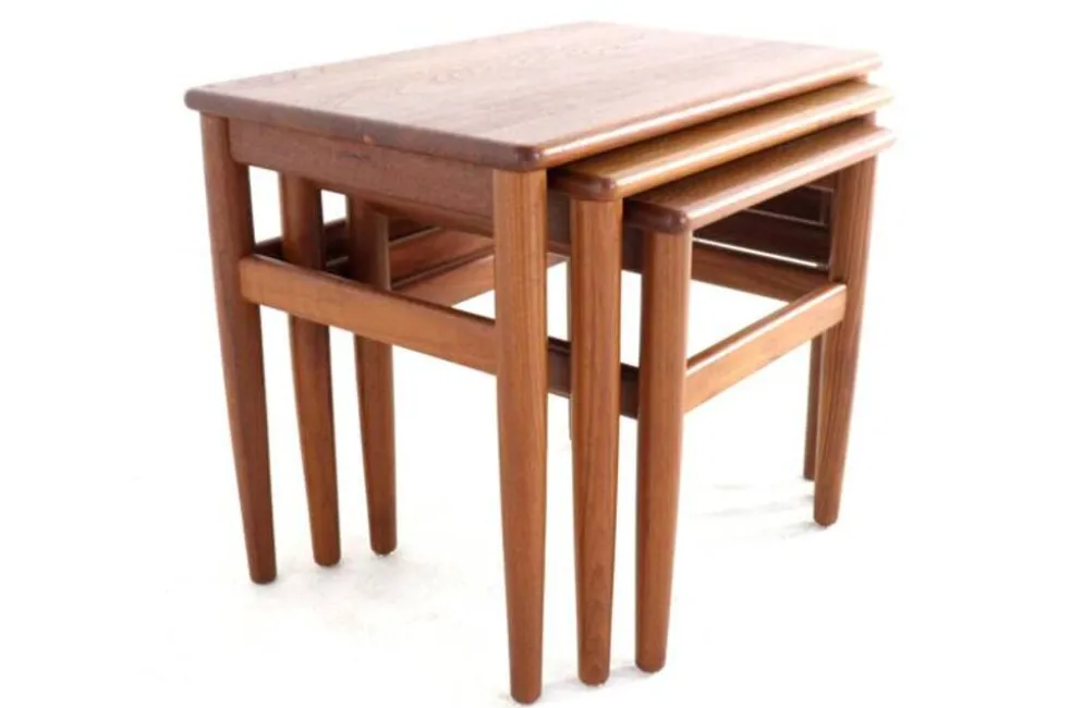 Ensemble de 3 tables gigognes danoises en teck - design moderne du milieu du siècle