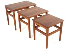 Ensemble de 3 tables gigognes danoises en teck - design moderne du milieu du siècle