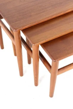 Ensemble de 3 tables gigognes danoises en teck - design moderne du milieu du siècle