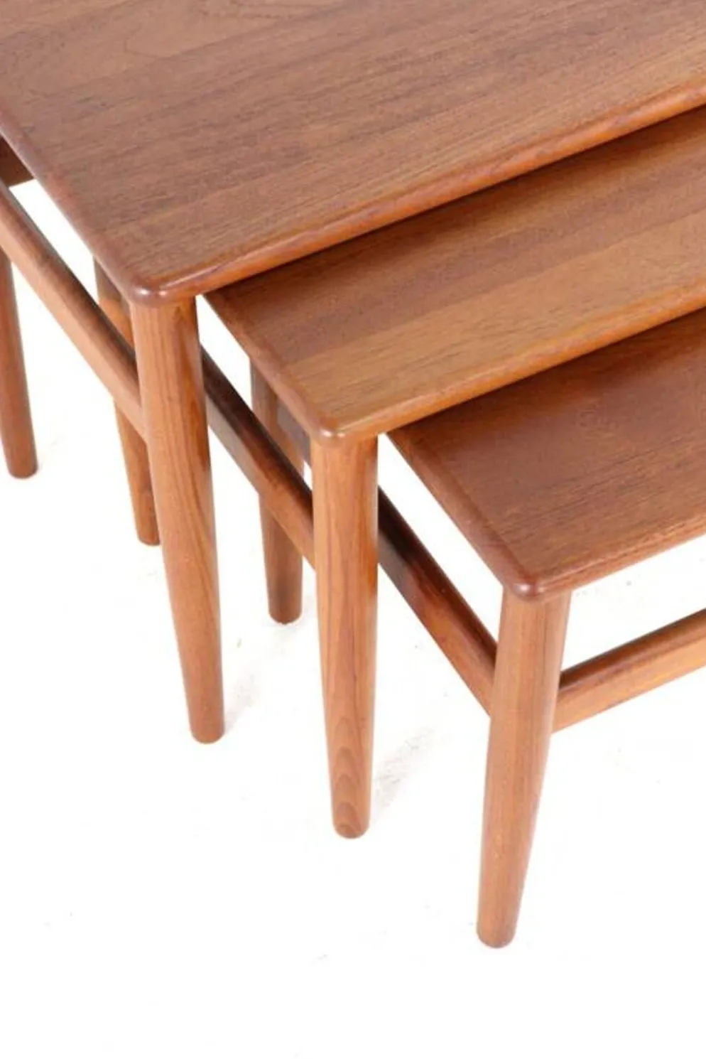 Ensemble de 3 tables gigognes danoises en teck - design moderne du milieu du siècle