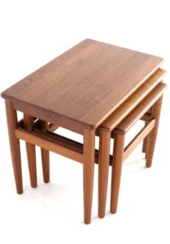 Ensemble de 3 tables gigognes danoises en teck - design moderne du milieu du siècle