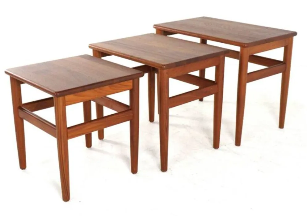 Ensemble de 3 tables gigognes danoises en teck - design moderne du milieu du siècle