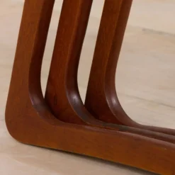 Ensemble de 3 tables gigognes danoises vintage modernes en teck en CFC J. Andersen
