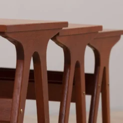 Ensemble de 3 tables gigognes danoises vintage modernes en teck en CFC J. Andersen