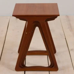 Ensemble de 3 tables gigognes danoises vintage modernes en teck en CFC J. Andersen