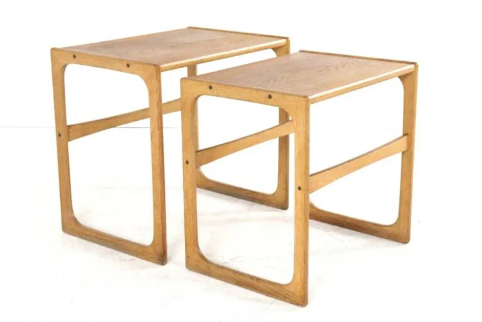 Ensemble de 2 tables gigognes en chêne - design danois - moderne du milieu du siècle