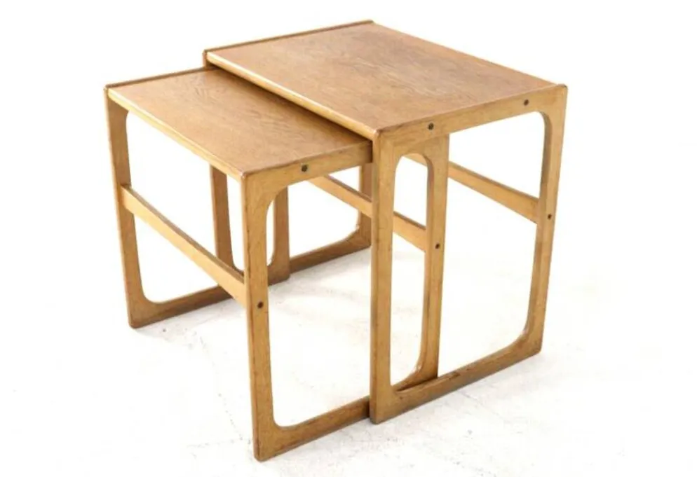 Ensemble de 2 tables gigognes en chêne - design danois - moderne du milieu du siècle