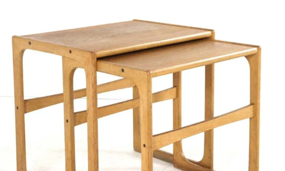 Ensemble de 2 tables gigognes en chêne - design danois - moderne du milieu du siècle