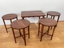 Ensemble de tables gigognes en palissandre, conçu par Poul Hundevad, Danemark, années 1960.