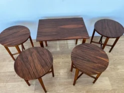 Ensemble de tables gigognes en palissandre, conçu par Poul Hundevad, Danemark, années 1960.