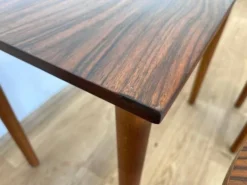 Ensemble de tables gigognes en palissandre, conçu par Poul Hundevad, Danemark, années 1960.