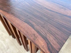 Ensemble de tables gigognes en palissandre, conçu par Poul Hundevad, Danemark, années 1960.