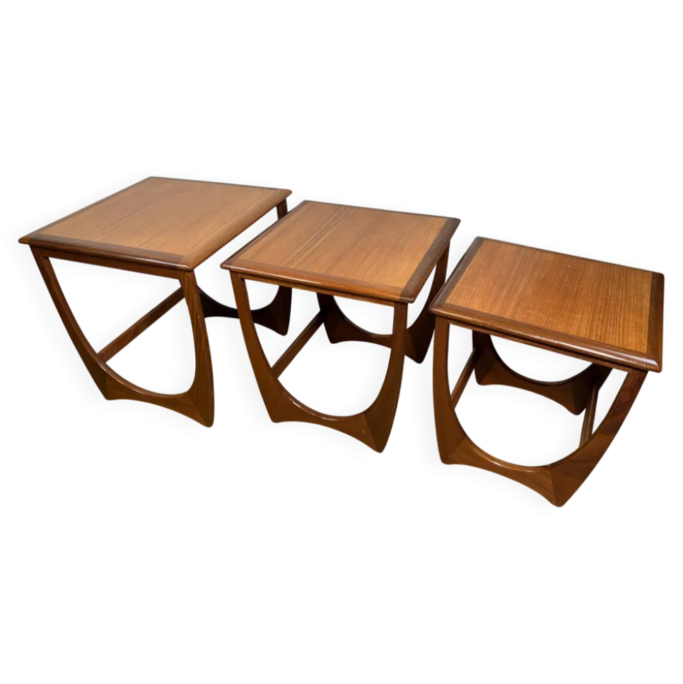 Ensemble de tables gigognes en teck rétro vintage des années 60 par G Plan, design danois.